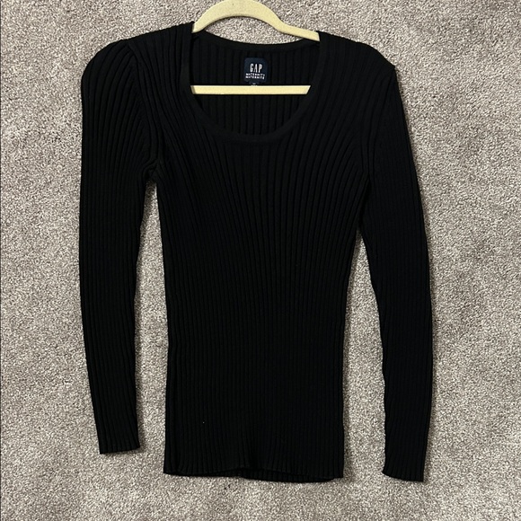 GAP Maternity Lightweight V-Neck Rib Sweater - Picture 3 of 6